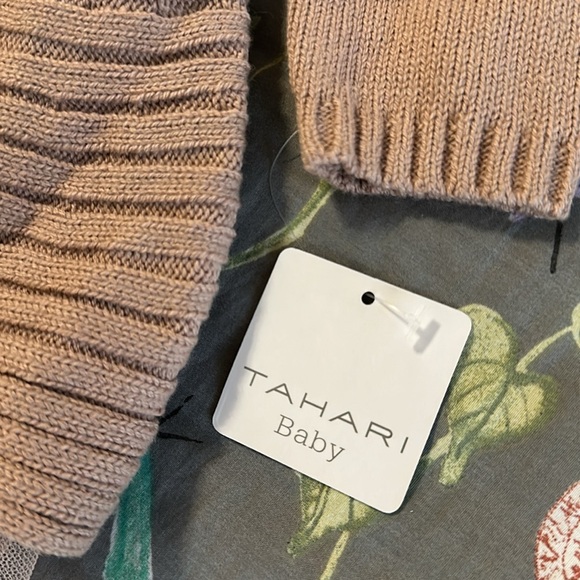 Tahari Baby 3-piece set - Picture 8 of 8